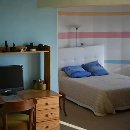 T2: 45m2 :4 Places :independant Dans شقة *