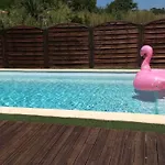 T2: 45m2 :4 Places :independant Dans Hyères