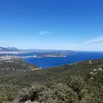 T2: 45m2 :4 Places :independant Dans * Hyères