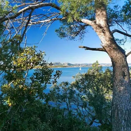 T2: 45m2 :4 Places :independant Dans Hyeres