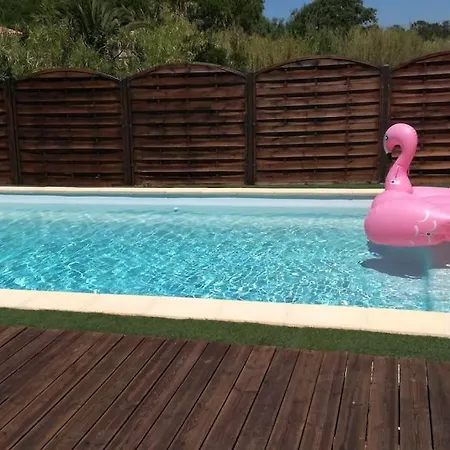 T2: 45m2 :4 Places :independant Dans Hyeres